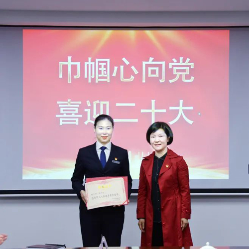 市婦聯(lián)、市總工會領(lǐng)導(dǎo)來集團(tuán)授牌公交巾幗事業(yè)再迎盛事