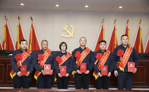 0203 安全服務(wù)能手從左至右依次為 黨萬超、朱學(xué)民、任興芳、王琳汝、周冬偉、王須波.jpg