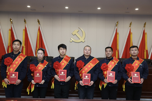0204 節(jié)能能手從左至右依次為 石亞杰、沈小慶、楊興忠、于俊國(guó)、權(quán)振利、吳偉偉.jpg